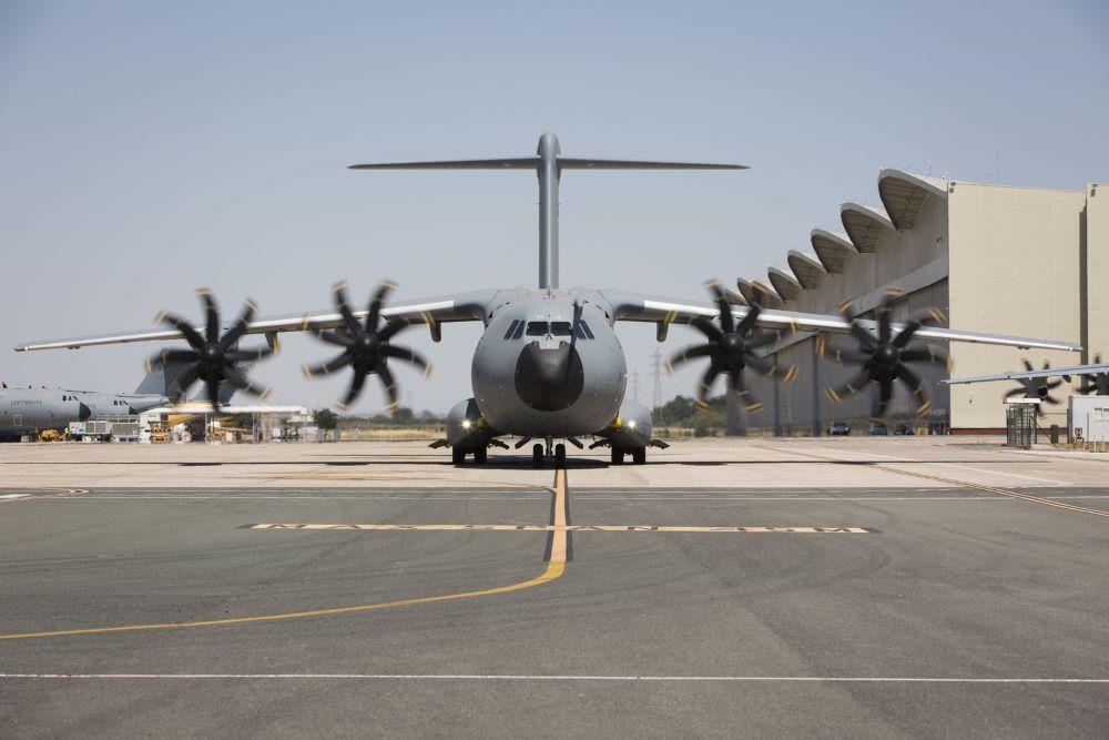 Nach einem ersten Abwurf von vier Tonnen dringend benötigter Lebensmittel über dem Gazastreifen bereitet die Bundeswehr einen weiteren Flug vor. Bundeswehr bereitet weiteren Abwurf von Hilfsgütern über dem Gazastreifen vor