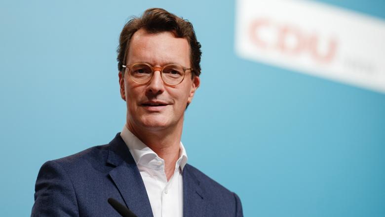 Der nordrhein-westfälische Ministerpräsident Hendrik Wüst (CDU) sieht nach wie vor einen hohen Druck durch Migrationsbewegungen. "Der Druck bleibt unglaublich groß", sagte Wüst am Mittwoch im ZDF-"Morgenmagazin". Der nordrhein-westfälische Ministerpräsident Hendrik Wüst (CDU)