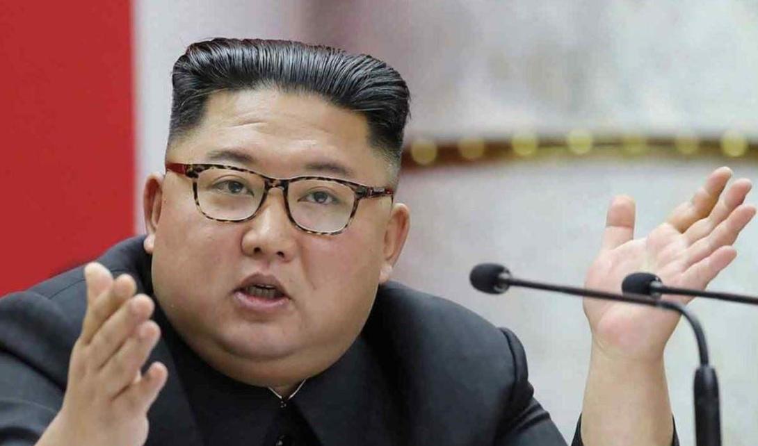 Nordkoreas Machthaber Kim Jong Un hat laut staatlichen Medien einen neuen Panzer vorgestellt und sich bei der Präsentation auch selbst hinter das Steuer gesetzt. Nordkoreas Machthaber Kim Jong Un