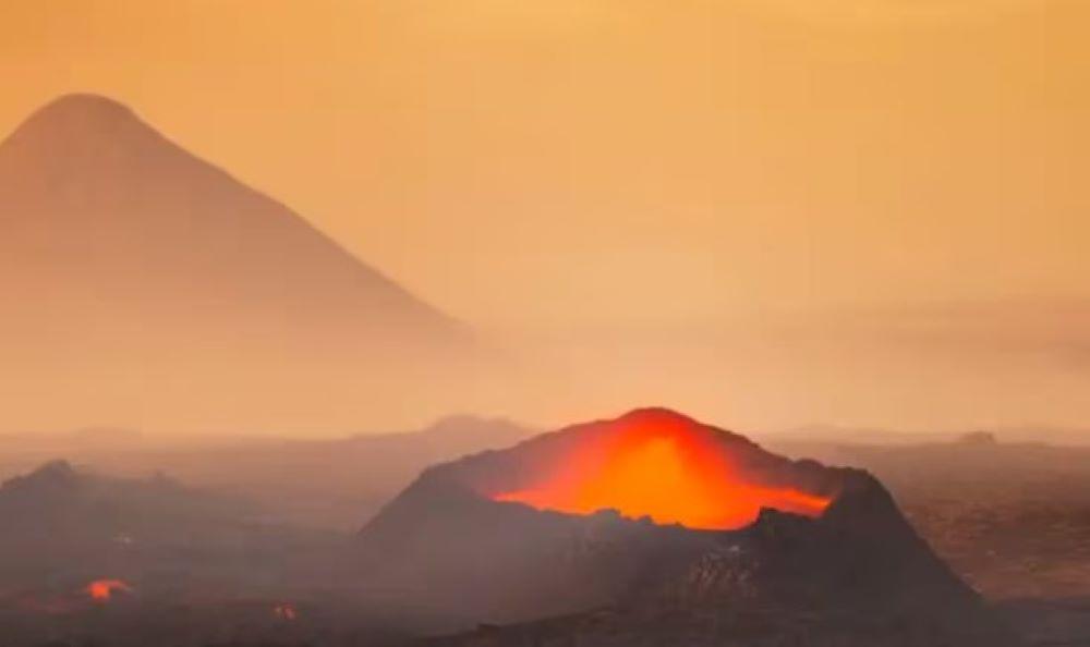 Die Region erlebt seit Dezember eine Reihe von Ausbrüchen, und die intensive Erdbebenaktivität deutet darauf hin, dass die vulkanische Aktivität weiter anhält Ein neuer Vulkanausbruch auf der Halbinsel Reykjanes im Südwesten Islands