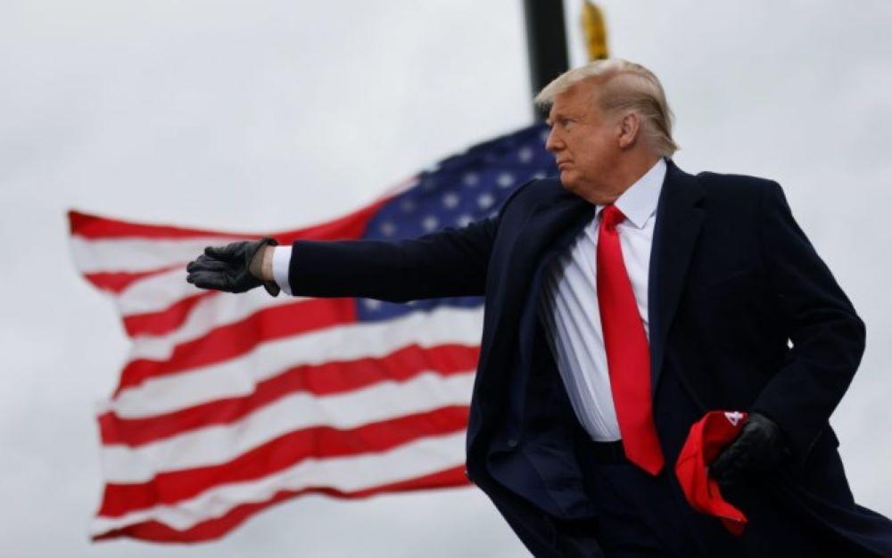 Donald Trump, der ehemalige Präsident und selbsternannte Kämpfer gegen das Establishment, steht vor der Aussicht auf eine Gefängnisstrafe. Nach seiner Verurteilung in New York in 34 Anklagepunkten plant Trump, den Richter Juan Merchan zum Sündenbock für sein drohendes Schicksal zu machen. Trumps Racheplan: Merchan soll für Gefängnisstrafe büßen