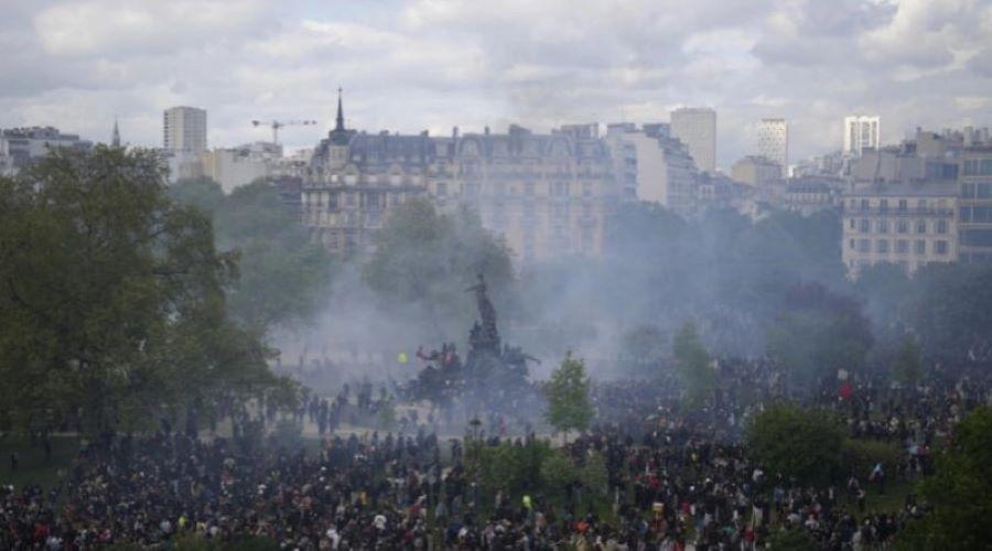 Die Demonstranten vereinten sich hinter dem gemeinsamen Ziel, den Aufstieg der extremen Rechten in Frankreich zu stoppen Volksaufstand gegen die Extreme Rechte: Paris im Zeichen des Widerstands!