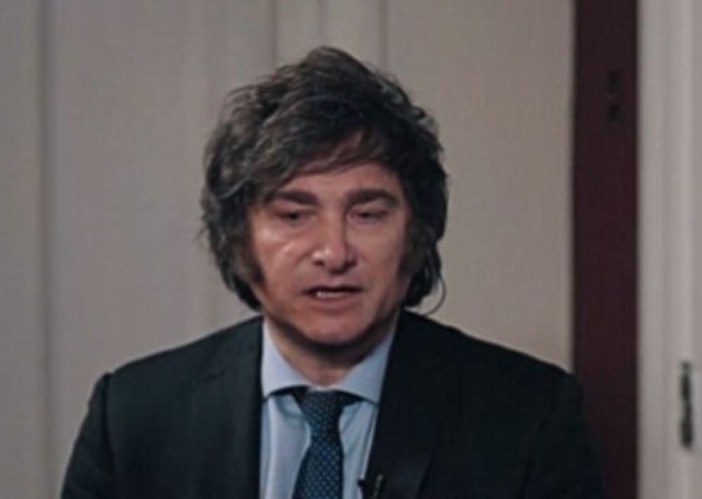 Die Straßen von Buenos Aires verwandelten sich in ein Schlachtfeld, als der argentinische Senat am Mittwochabend über die umstrittenen Reformen des Staatsapparats und Steuerpaketen abstimmte, die von Präsident Javier Milei vorgeschlagen wurden. Argentinien brennt: Gewalt eskaliert bei Abstimmung über Mileis Sparpaket