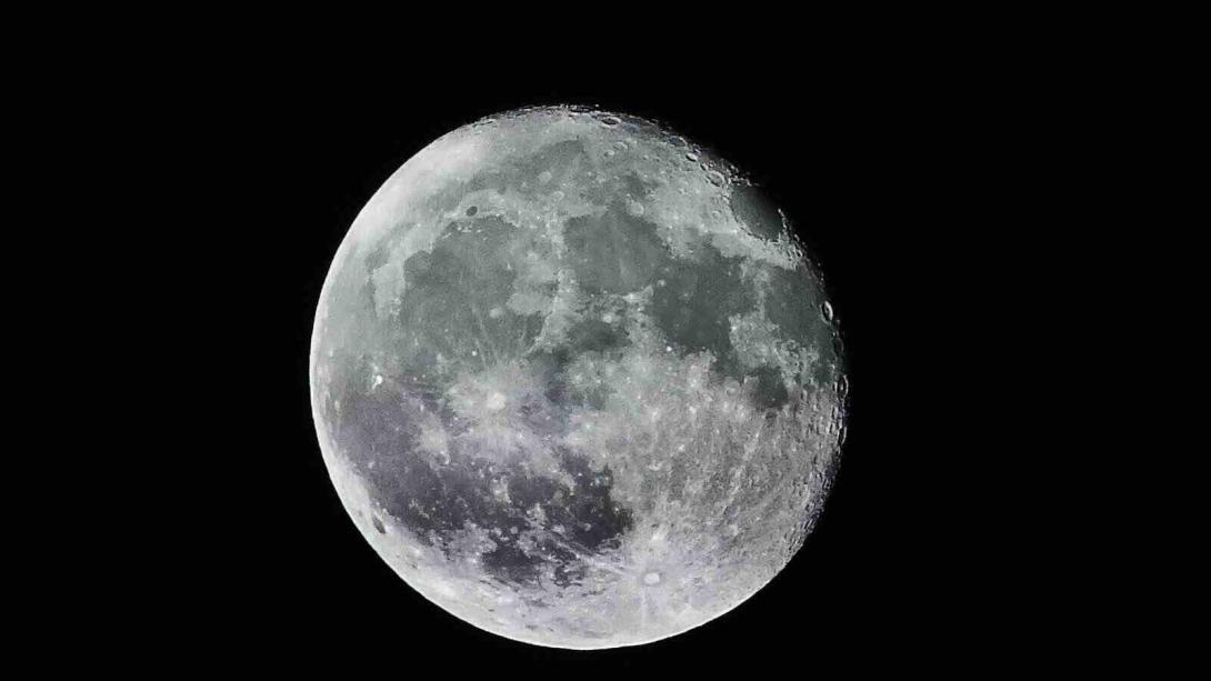 China hat nach offiziellen Angaben erstmals erfolgreich eine Sonde auf der erdabgewandten Seite des Mondes gelandet, um Gesteinsproben zu sammeln. Diese historische Mission stellt einen bedeutenden Meilenstein für Chinas ambitioniertes Raumfahrtprogramm dar. China gelingt historische Landung auf der erdabgewandten Seite des Mondes