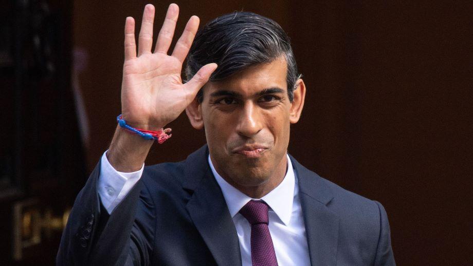 Am heutigen Freitag (5. Juli) wird Sunak zu einer Abschiedsaudienz bei König Charles im Buckingham Palast erwartet. Dort verliert er seine Amtsprivilegien und muss die Abreise in einem Privatwagen selbst organisieren. Rücktritt und Erneuerung: Sunak Verabschiedet sich aus Downing Street