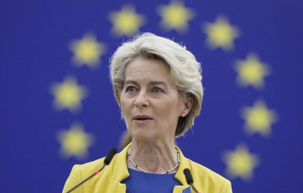 Die Europäische Kommission ihrerseits behält sich rechtliche Schritte vor und wird die Auswirkungen des Urteils sorgfältig prüfen. Die Kommission argumentierte, dass sie im Rahmen einer bestehenden Rahmenvereinbarung mit dem Europäischen Parlament angemessene Informationen zu den Verträgen bereitgestellt habe, um sowohl Transparenz als auch kommerzielle Interessen zu wahren. EuGH-Urteil über Impfstoffverträge erschüttert von der Leyens Wiederwahl