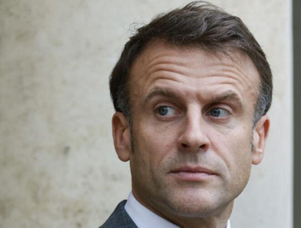 Die Parteien im Parlament sind gespalten. Während die NFP Druck auf Macron ausübt, gibt es auch erhebliche Widerstände. Die zentristischen, konservativen und rechtsextremen Parteien haben angedroht, Misstrauensanträge zu stellen, wenn der neue Premierminister von einer Partei kommt, die nicht ihren politischen Vorstellungen entspricht. Politisches Schachspiel in Paris: Macron kämpft um die Ernennung eines neuen Premierministers