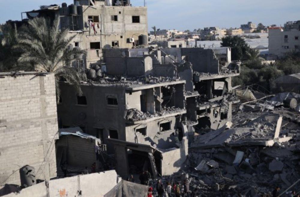 Ein weiterer israelischer Angriff auf ein Wohngebäude in der Stadt Nabatieh im Süden des Libanon führte zu mindestens zehn Todesopfern, wie libanesische Medien berichten. Tödliche Eskalation: Israelische Angriffe auf Libanon fordern Dutzende Opfer