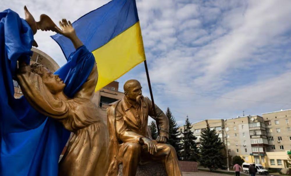 Parallel zu den ukrainischen Angriffen auf russisches Territorium gehen die russischen Angriffe auf die Ukraine unvermindert weiter. Am Sonntag wurde die ukrainische Hauptstadt Kiew erneut angegriffen, diesmal mit Raketen nordkoreanischer Bauart Zerstörung von Brücken und Öl-Lagern: Die Ukraine setzt Russland unter Druck