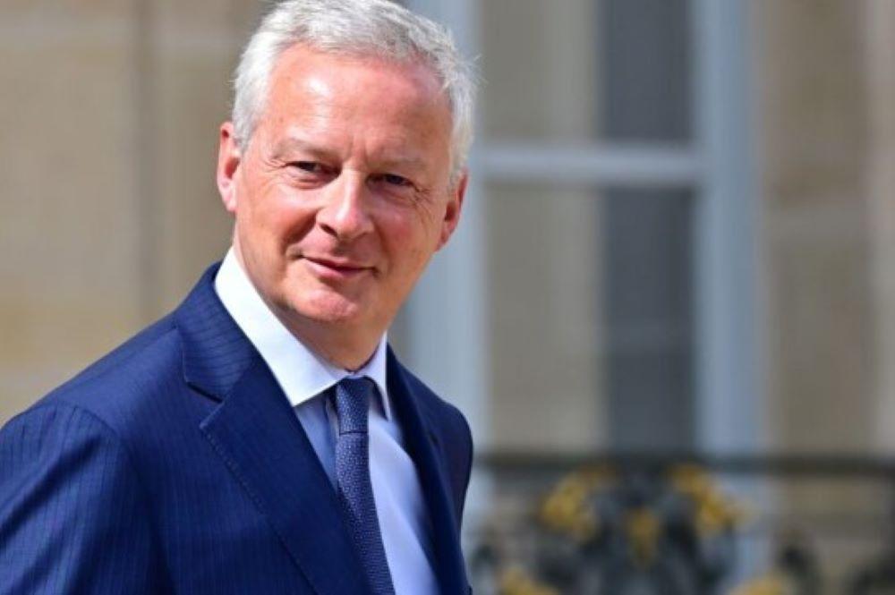 Le Maire, der das Land nun verlässt, wird seine politische Karriere beenden, um sich einer neuen beruflichen Herausforderung zu widmen. Er plant, an der Universität Lausanne zu unterrichten, einem Schritt, der ihn zurück zu seiner ersten Berufung, der Lehre, führt. Frankreichs Finanzminister Le Maire tritt ab: Abschied nach schwierigen Jahren und der Blick auf eine neue berufliche Zukunft