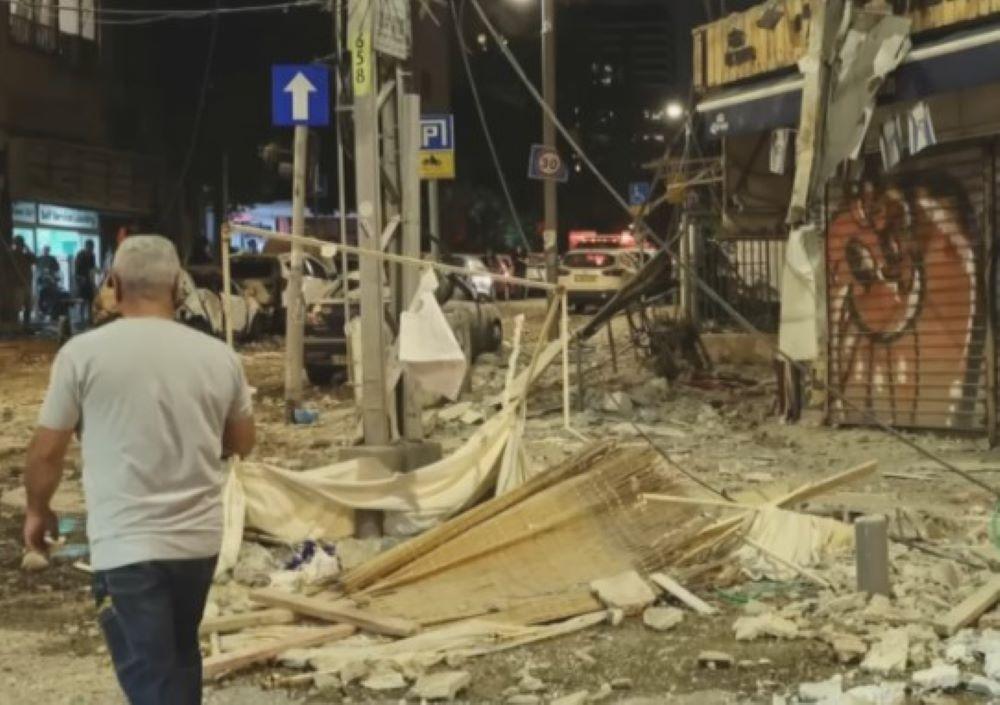 Infolge der Explosionen wurden mehrere internationale Flüge ausgesetzt. Die Lufthansa und Air France kündigten an, ihre Flüge nach Tel Aviv und Beirut bis einschließlich Donnerstag auszusetzen. Dies spiegelt die allgemeine Unsicherheit und die instabile Lage in der Region wider. Libanon unter Beschuss: Die Hintergründe der tödlichen Pager-Explosionen