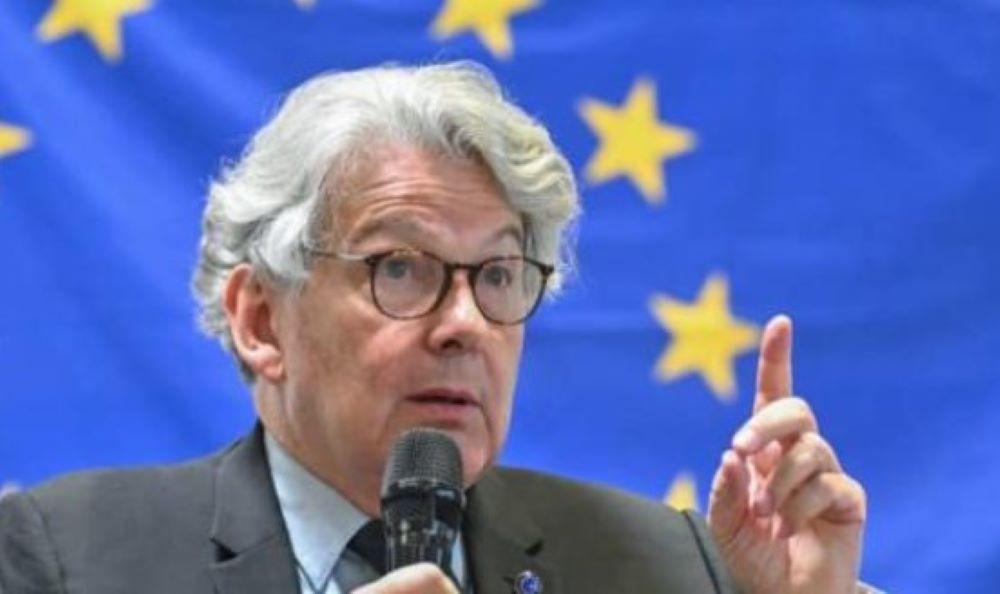Thierry Breton, der seit fünf Jahren als Binnenmarktkommissar fungierte, war eine prägende Figur in der EU-Kommission. In seiner Amtszeit setzte er sich intensiv für die Regulierung großer Digitalkonzerne wie Google, Apple und Meta ein und war maßgeblich an der Umsetzung von Maßnahmen gegen Desinformation und Wahlbeeinflussung beteilig EU-Kommissar Thierry Breton tritt zurück: Ein Machtkampf in der Kommission eskaliert