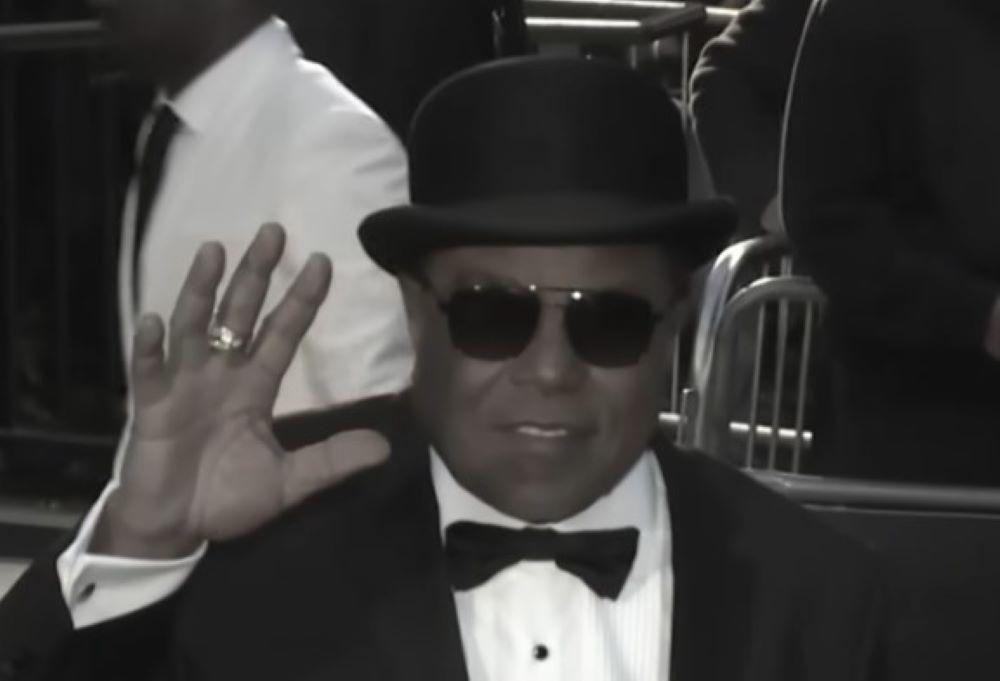 Tito Jackson hinterlässt nicht nur seine Söhne, sondern auch seine Geschwister Jermaine, Randy, Marlon, Jackie, Janet, Rebbie und Latoya sowie seine Mutter Katherine. Der Tod seines Vaters, Joe Jackson, im Jahr 2018, war ein weiterer schwerer Verlust für die Familie. Das Ende einer Ära: Tito Jackson, Gründungsmitglied der Jackson 5, verstirbt mit 70 Jahren
