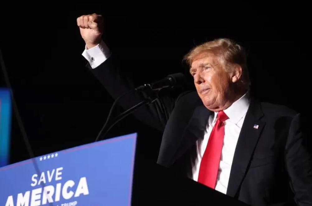 Die Rückkehr von Donald Trump ins Weiße Haus könnte tiefgreifende Konsequenzen für Europas Verteidigungspolitik haben. CDU- und FDP-Politiker fordern frühzeitige Maßnahmen, um auf eine unsichere transatlantische Partnerschaft vorbereitet zu sein. Europa in Alarmbereitschaft: Was ein erneuter Trump-Sieg für die Sicherheitsstrategie bedeutet